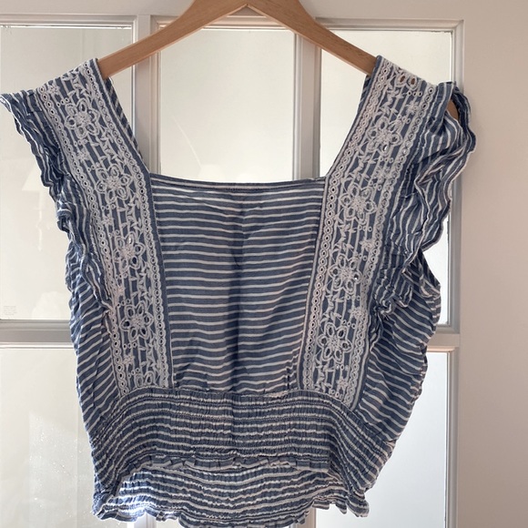 Abercrombie sleeveless blue and white striped top! Adorable!!! - Picture 2 of 3